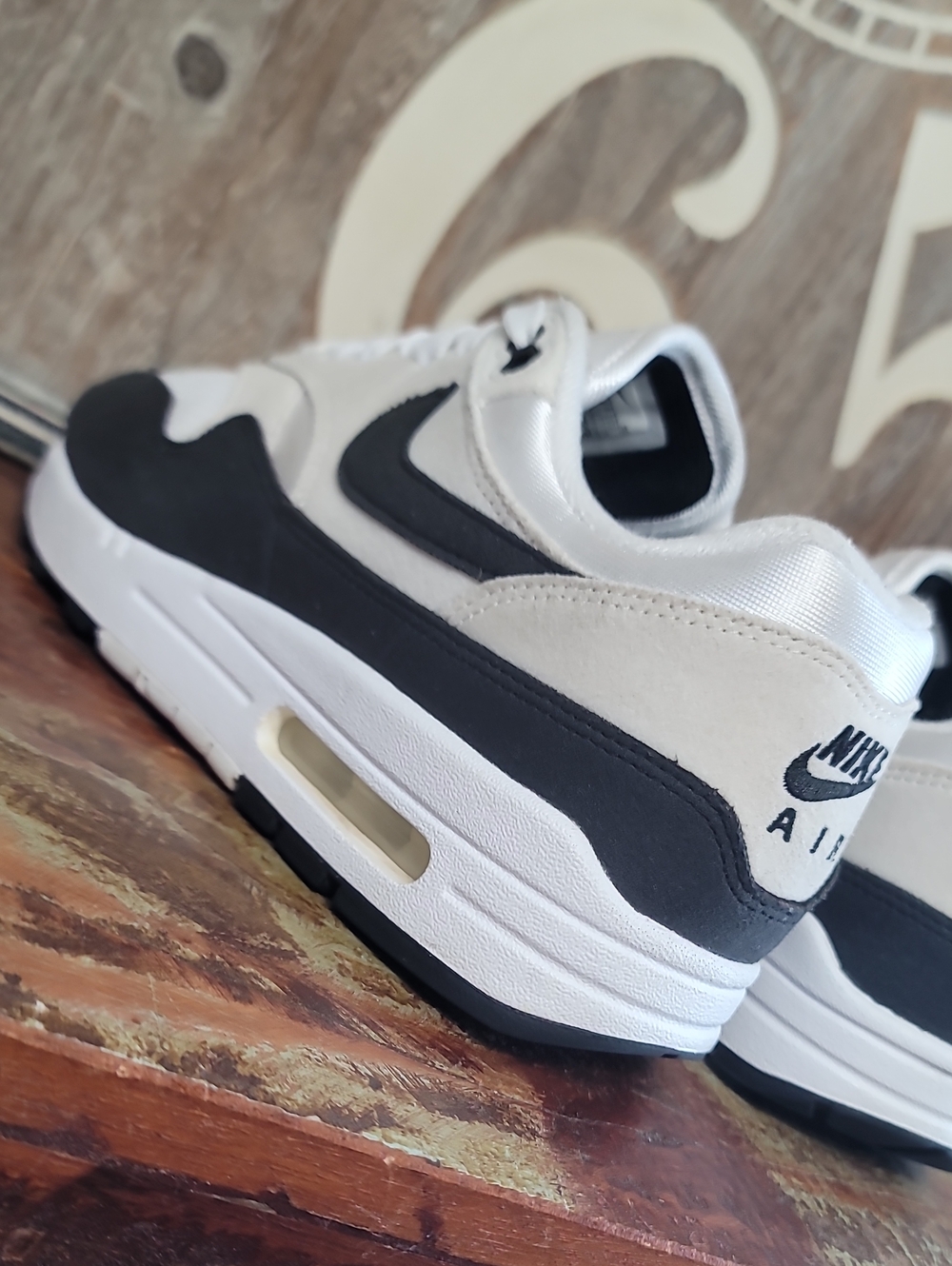 Nike Wmns Air Max 1 "White/Black" Wmns 8.5, Good Condition. Fast Shipping - Picture 8 of 14